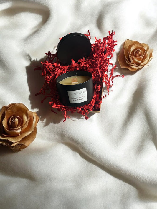 A Rose bouquet wooden wick candle